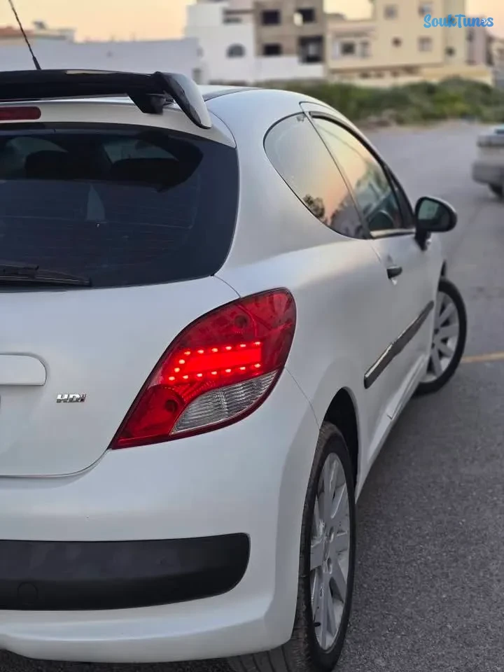 Image 6 de l'annonce 🔥PEUGEOT 207 1.6 E-HDI TU 259 2 PORTE 🔥
