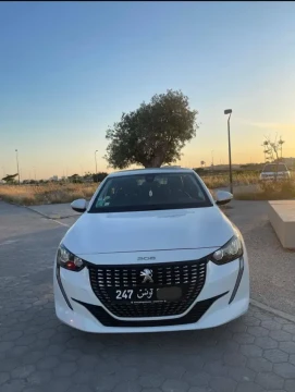 Image principale de l'annonce Peugeot 208 Diesel Blanche - 5 CV - Comme Neuve