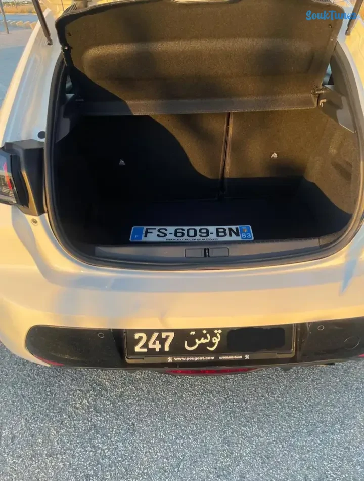 Image 7 de l'annonce Peugeot 208 Diesel Blanche - 5 CV - Comme Neuve