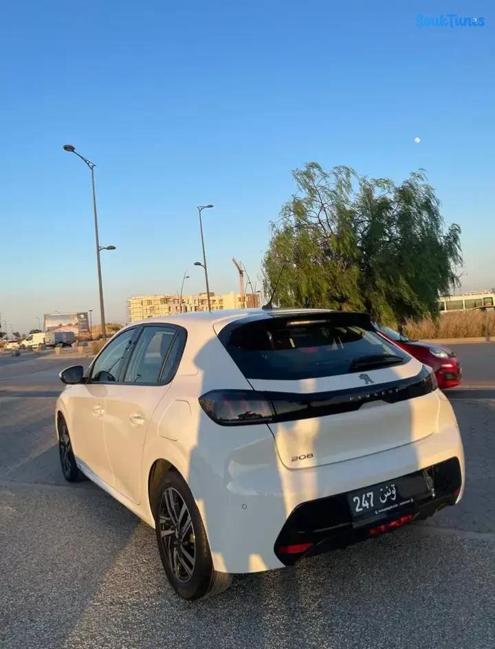 Image 5 de l'annonce Peugeot 208 Diesel Blanche - 5 CV - Comme Neuve