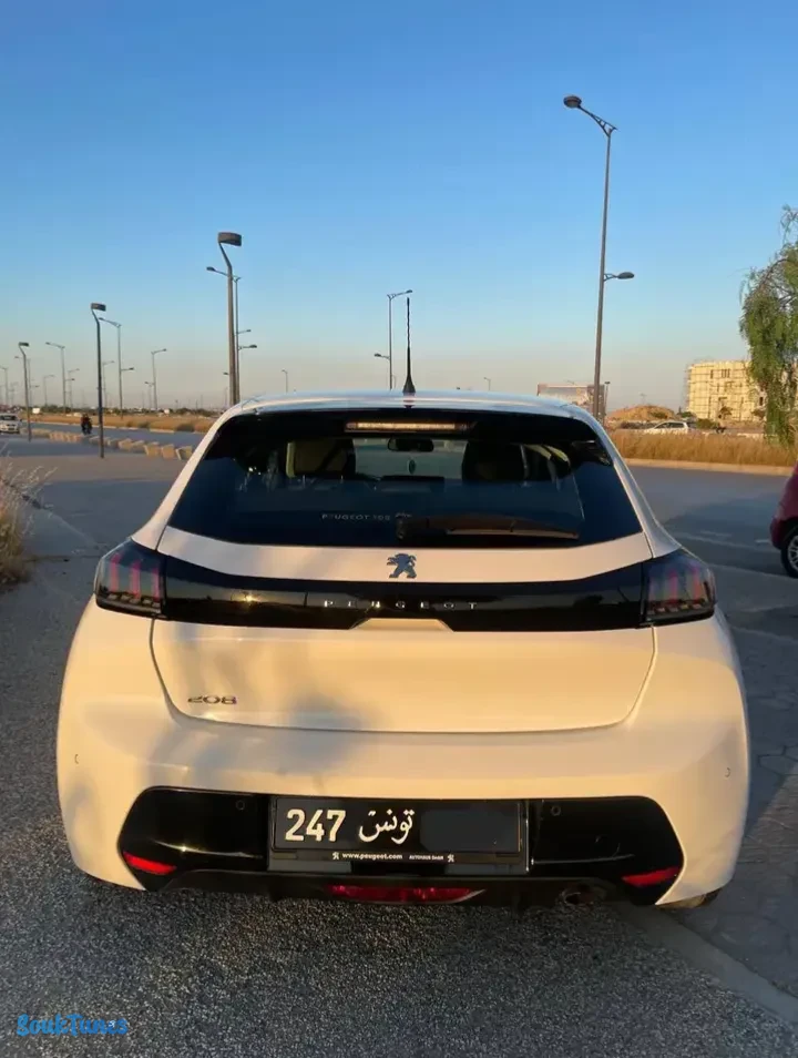 Image 6 de l'annonce Peugeot 208 Diesel Blanche - 5 CV - Comme Neuve