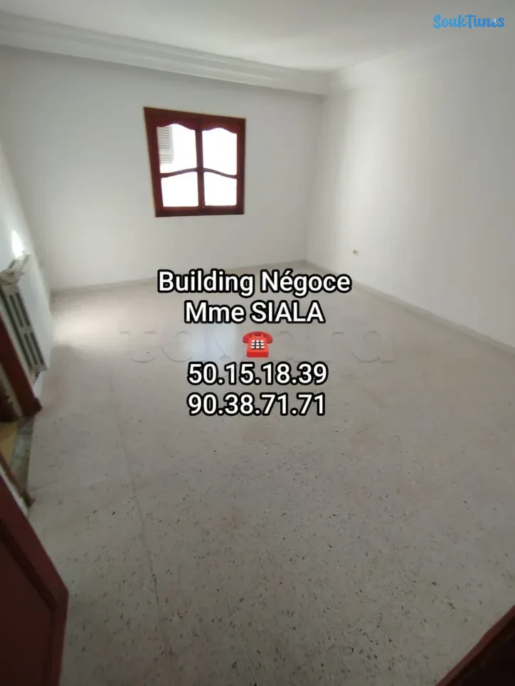 Image 11 de l'annonce Ennasr 2 à Louer spacieux Étage de villa S+4