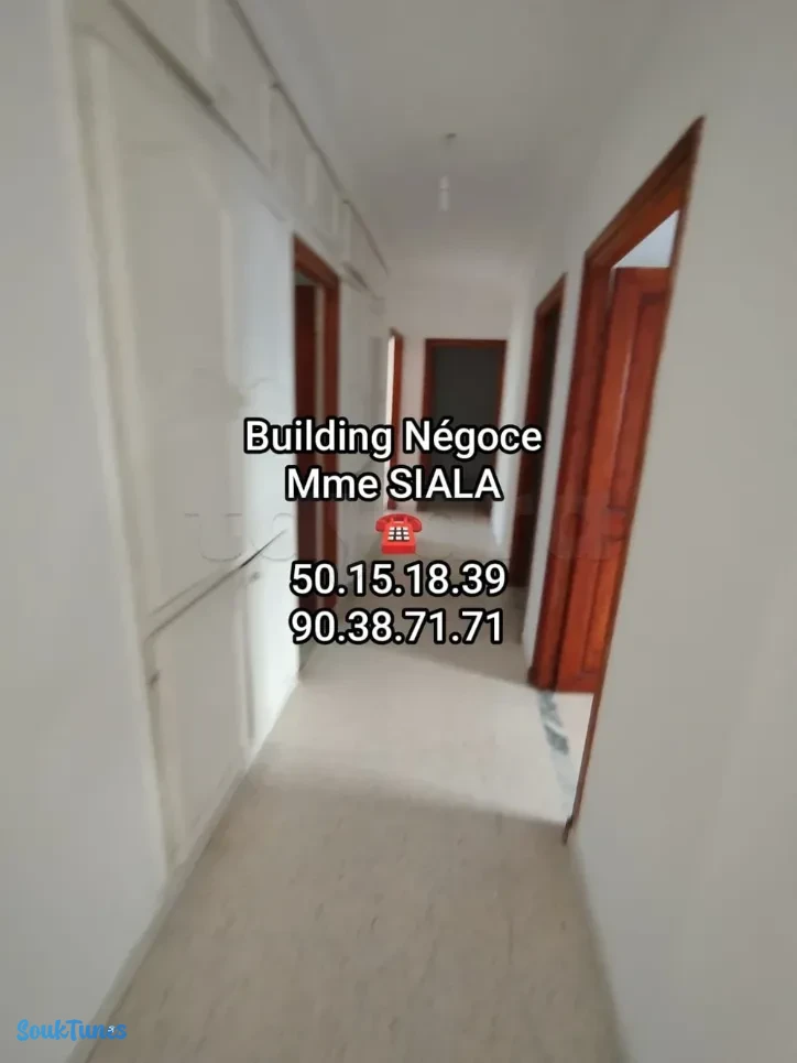 Image 9 de l'annonce Ennasr 2 à Louer spacieux Étage de villa S+4