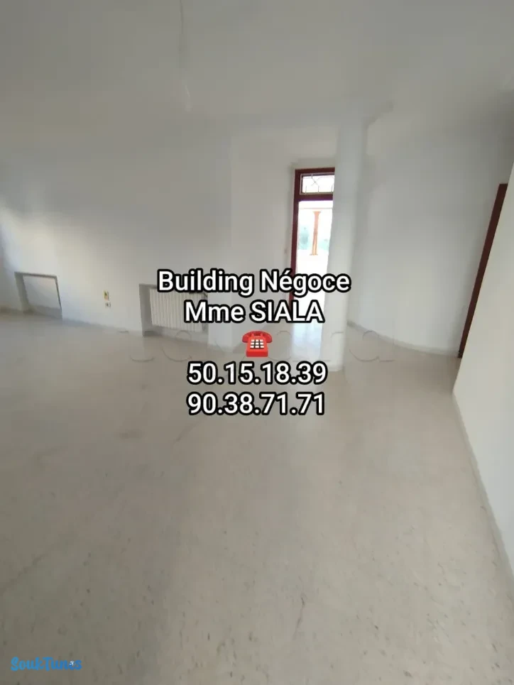 Image 4 de l'annonce Ennasr 2 à Louer spacieux Étage de villa S+4