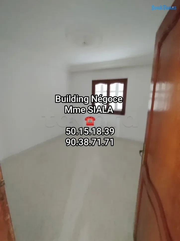 Image 10 de l'annonce Ennasr 2 à Louer spacieux Étage de villa S+4
