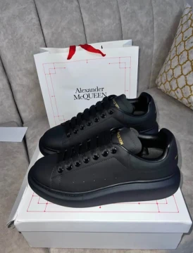 Image principale de l'annonce Baskets Alexander McQueen Homme Neuves T42/43 Noires