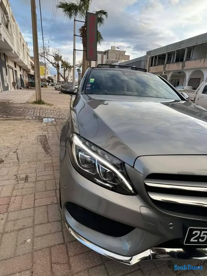 Image 5 de l'annonce Modèle : Mercedes-Benz Classe C220– Kit AMG