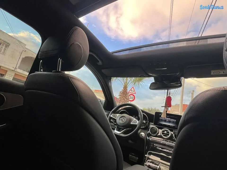 Image 6 de l'annonce Modèle : Mercedes-Benz Classe C220– Kit AMG