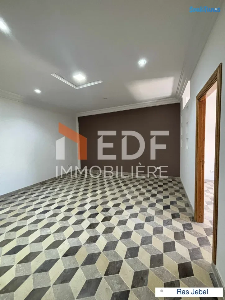 Image 4 de l'annonce A Vendre chic Appartement S+3 à Ras Jebel