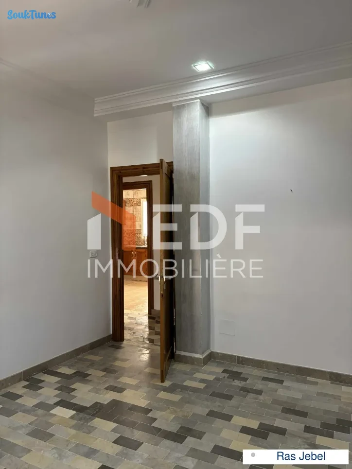 Image 7 de l'annonce A Vendre chic Appartement S+3 à Ras Jebel