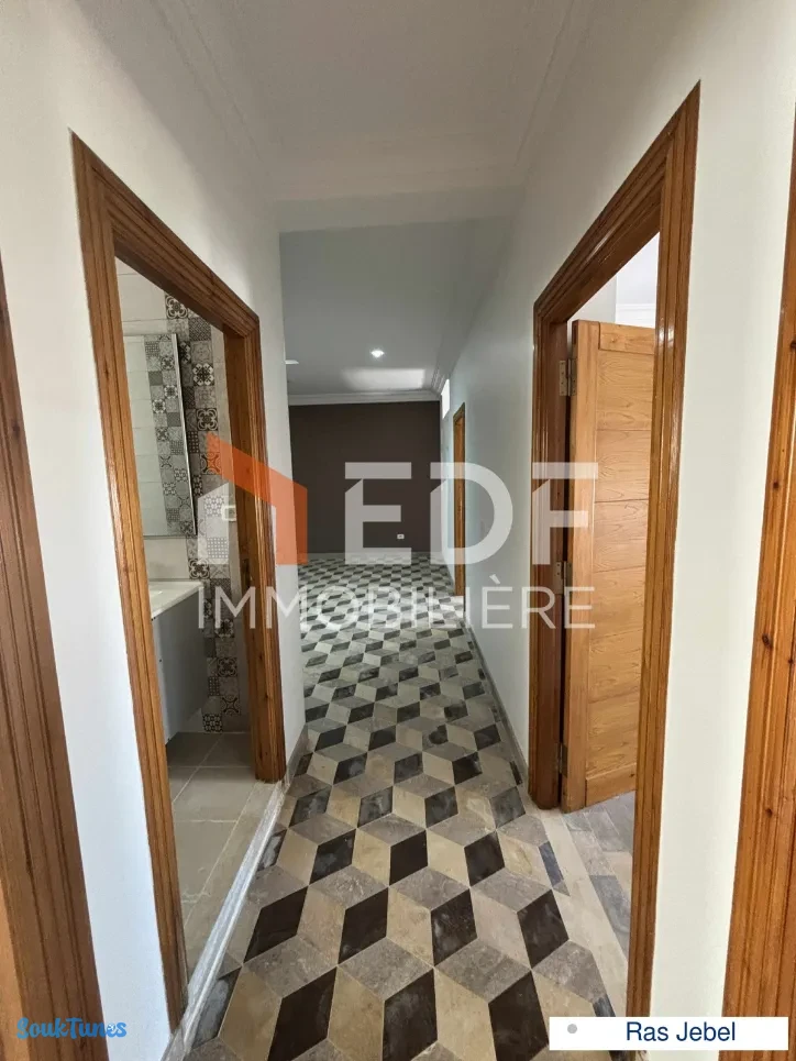 Image 10 de l'annonce A Vendre chic Appartement S+3 à Ras Jebel