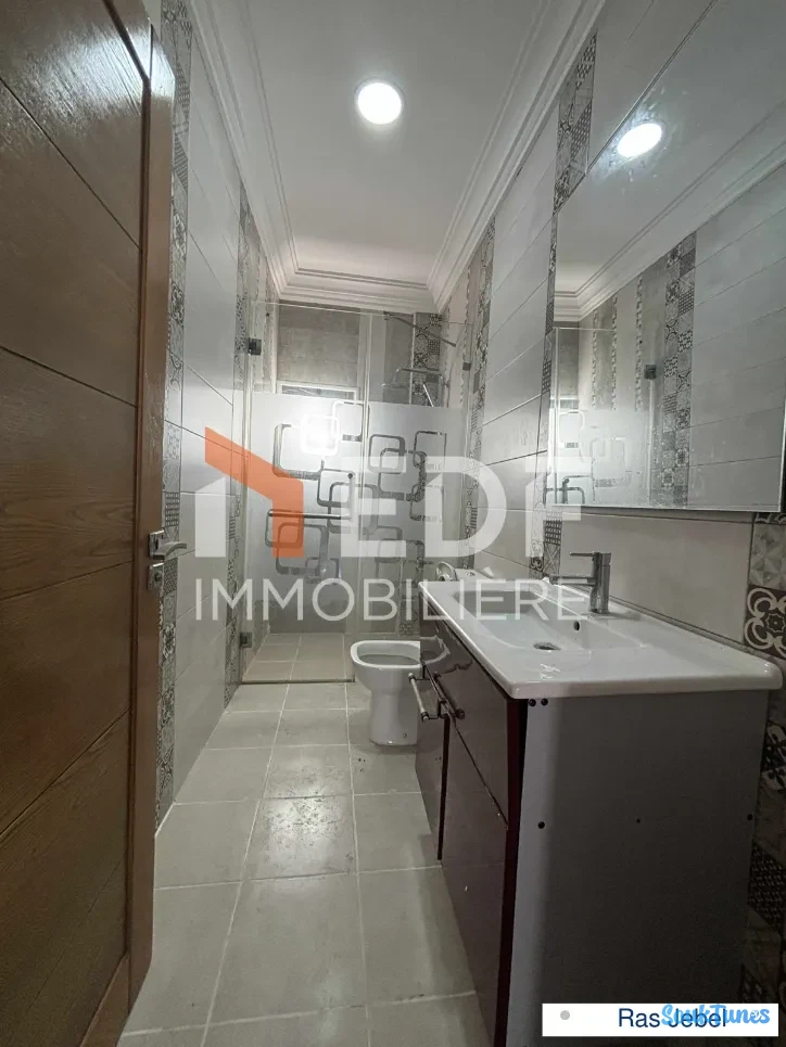 Image 5 de l'annonce A Vendre chic Appartement S+3 à Ras Jebel