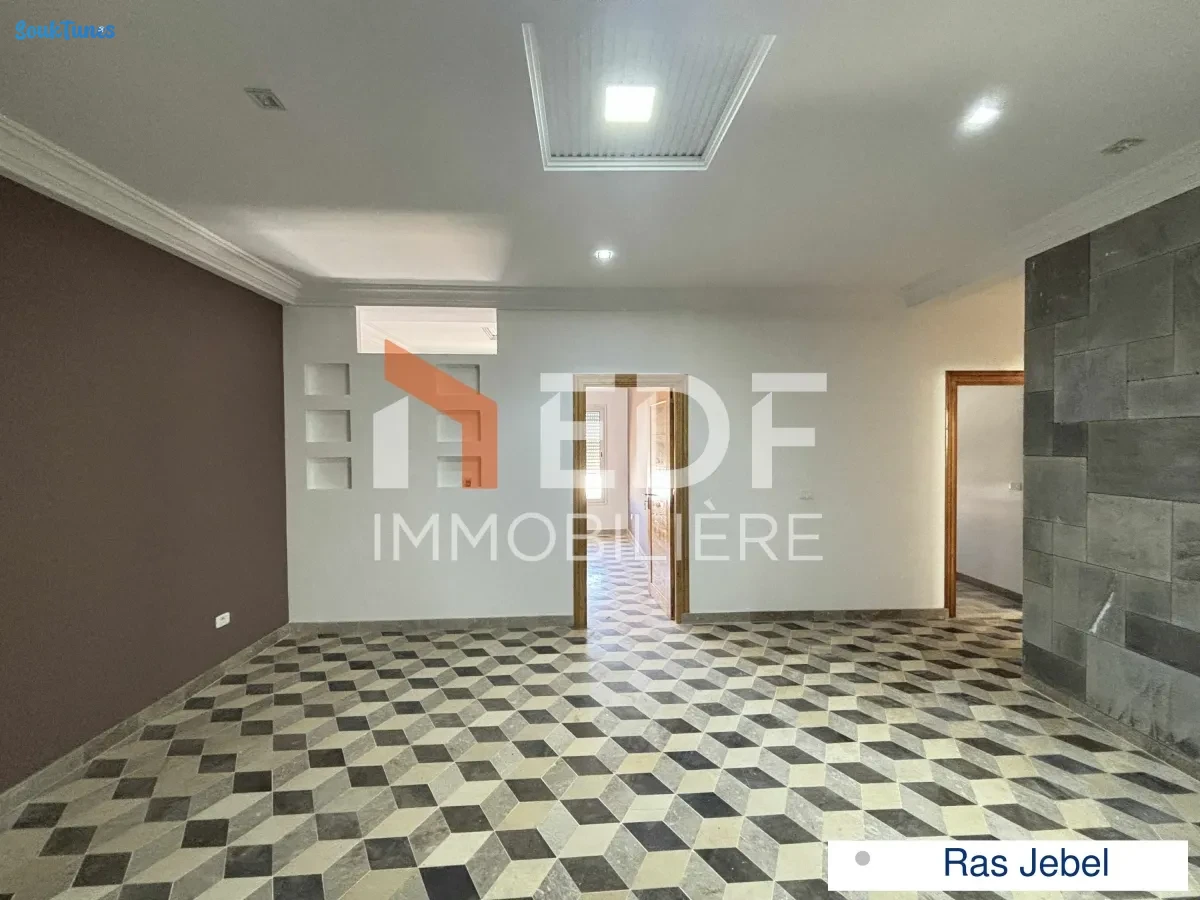 Image 11 de l'annonce A Vendre chic Appartement S+3 à Ras Jebel