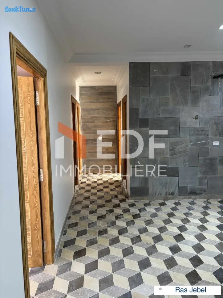 Image 12 de l'annonce A Vendre chic Appartement S+3 à Ras Jebel