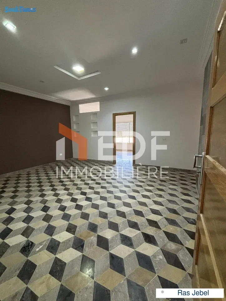 Image 8 de l'annonce A Vendre chic Appartement S+3 à Ras Jebel