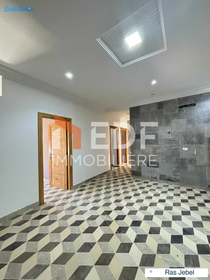 Image 6 de l'annonce A Vendre chic Appartement S+3 à Ras Jebel