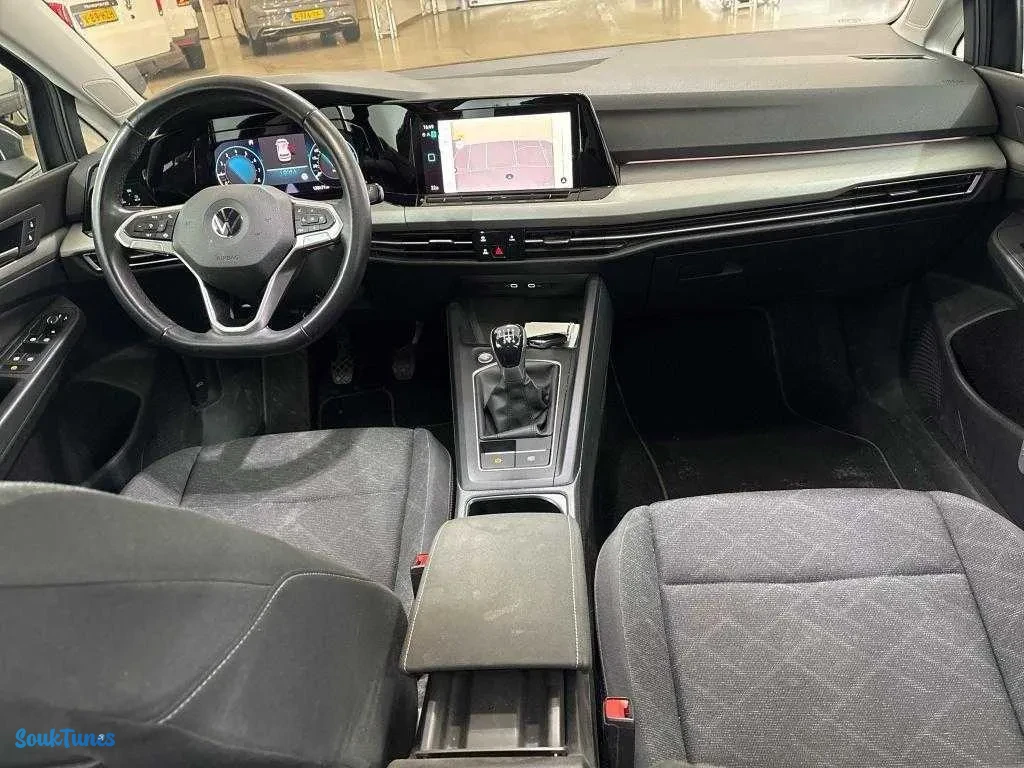 Image 9 de l'annonce Golf 8 essense