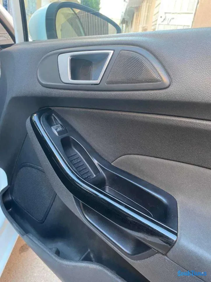 Image 4 de l'annonce Ford fiestaTitanium 4 cylin