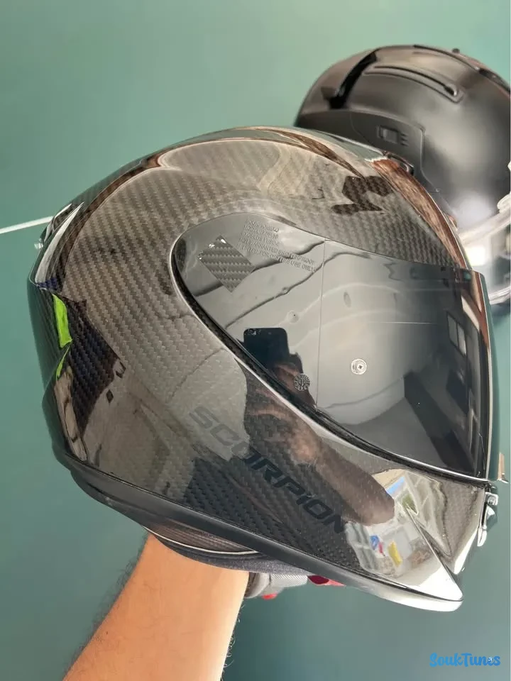 Image 4 de l'annonce Casque moto shark et scorpion carbon💰 600 TND
