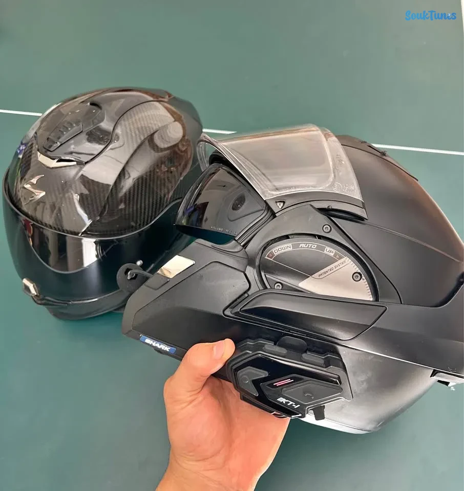 Image 8 de l'annonce Casque moto shark et scorpion carbon💰 600 TND