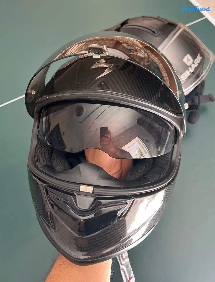 Image 9 de l'annonce Casque moto shark et scorpion carbon💰 600 TND