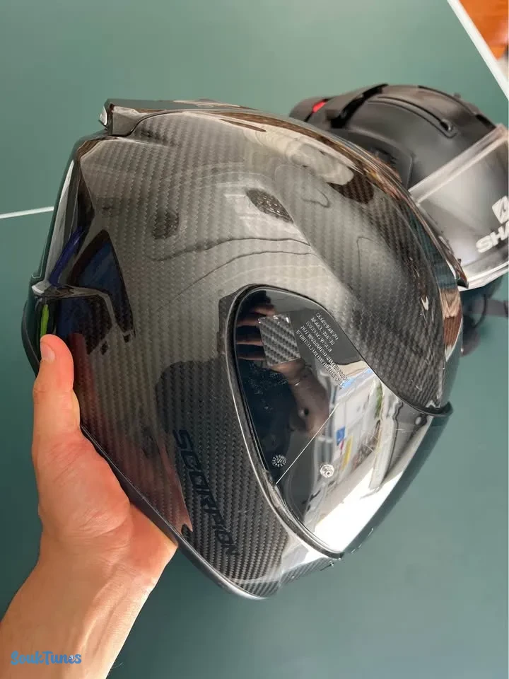 Image 10 de l'annonce Casque moto shark et scorpion carbon💰 600 TND