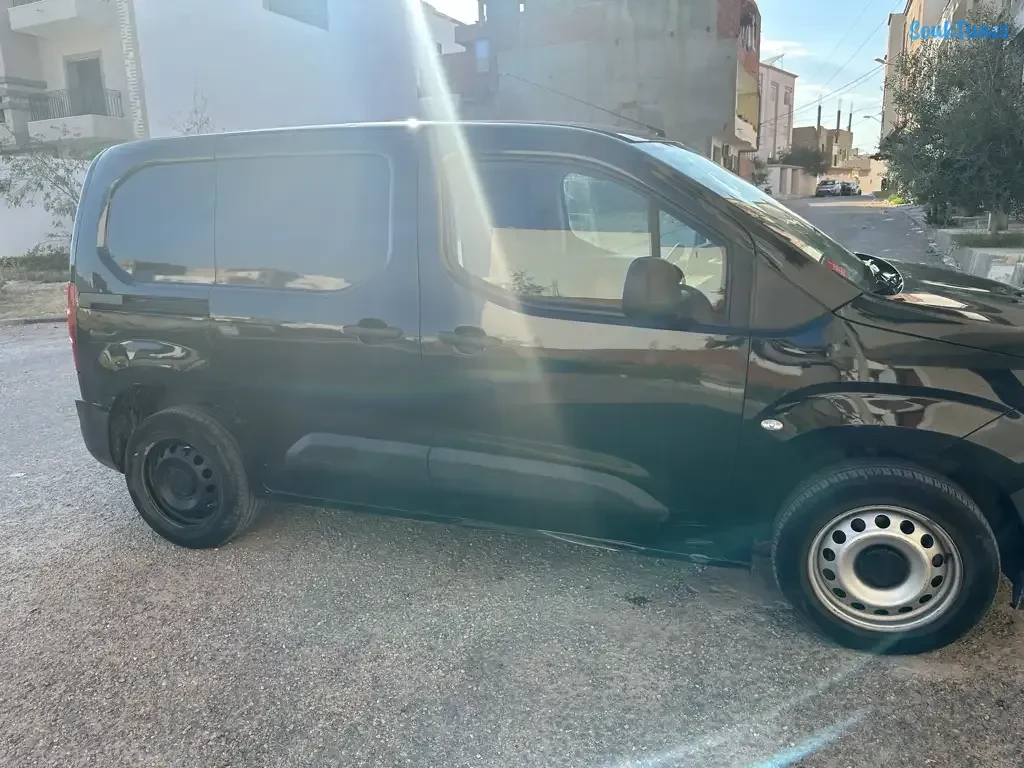 Image 5 de l'annonce Peugeot Partner K9 - 42 000 DT