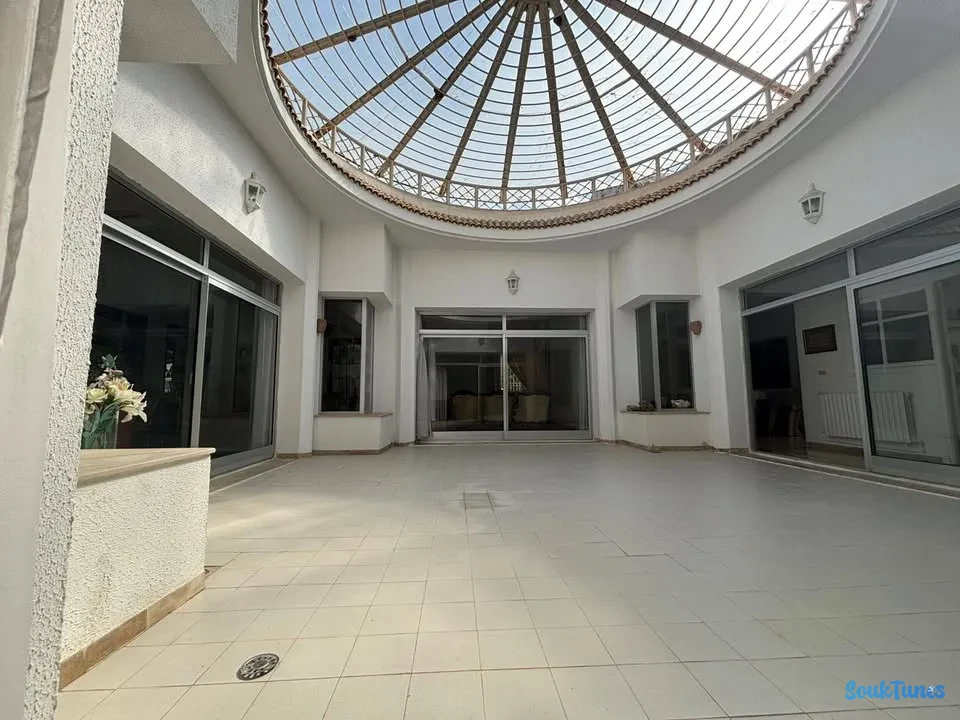 Image 6 de l'annonce villa 2S+5 à la Soukra