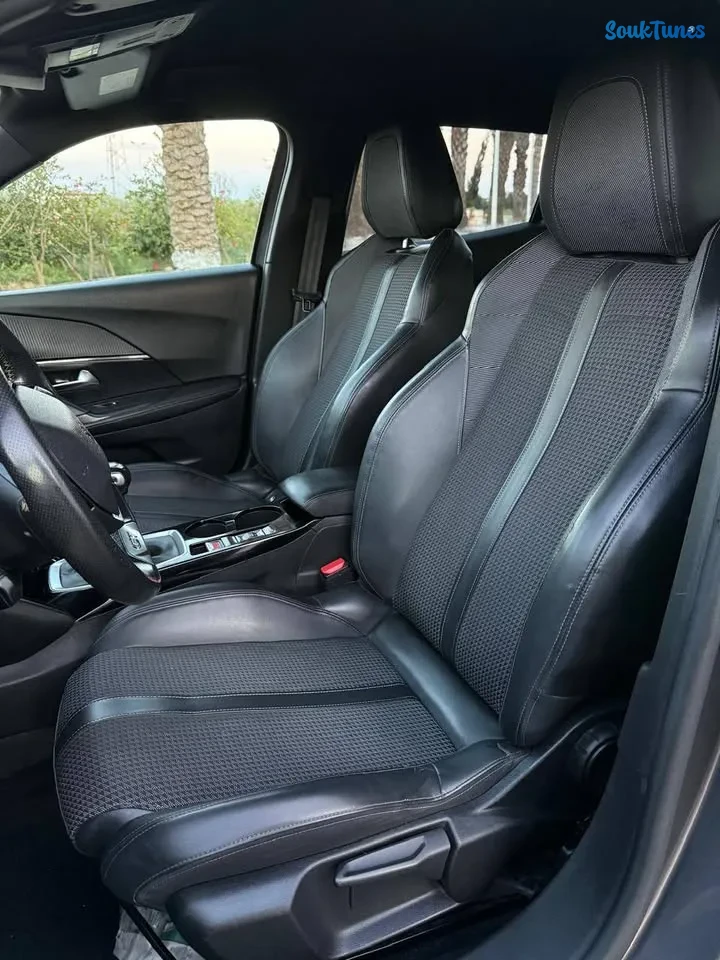 Image 11 de l'annonce Peugeot 2008 Gtline ehdi 6CV- 68000 DT