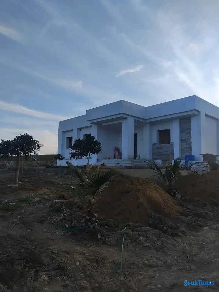 Image 4 de l'annonce Terrain 4000 m avec maison nouvellement bâtie