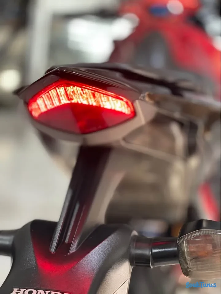 Image 10 de l'annonce Honda cb1000r 2010 abs carte grise tunsienne