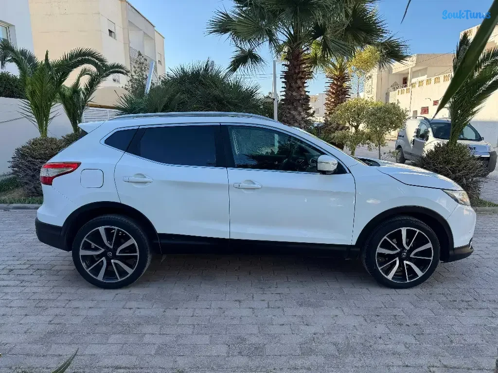Image 4 de l'annonce NISSAN QASHQAI 2 TEKNA- 45.000 DT