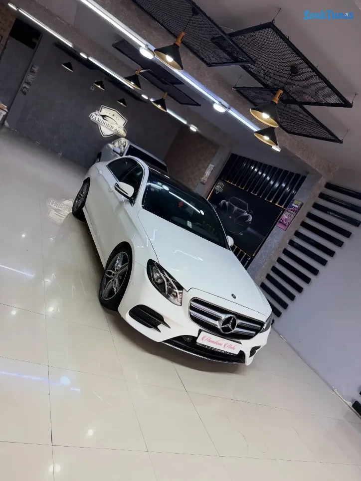 Image 6 de l'annonce  Mercedes E 180 AMG