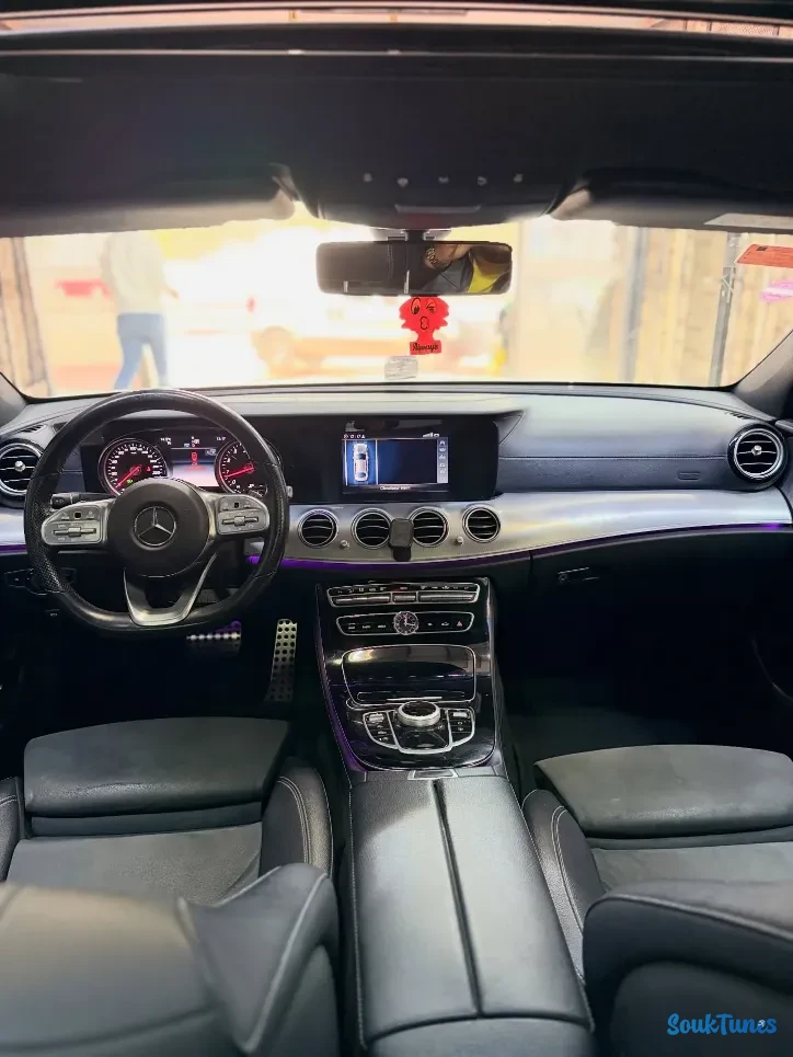 Image 5 de l'annonce  Mercedes E 180 AMG