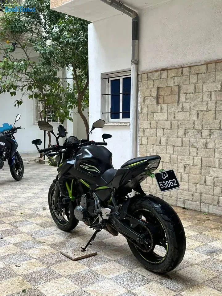 Image 4 de l'annonce KAWASAKI  Z650