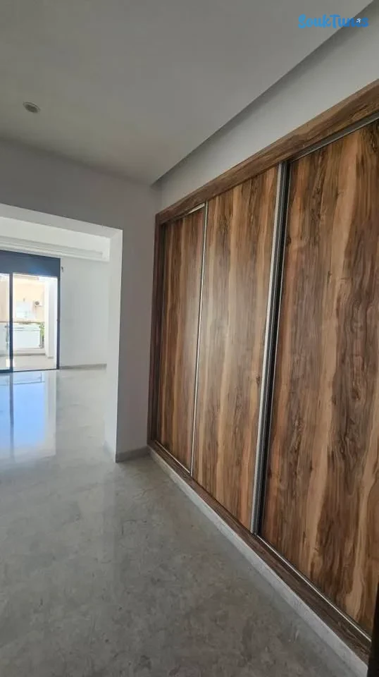 Image 6 de l'annonce Duplex S+5 avec jardin et parking en sous-sol.
