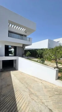 Image principale de l'annonce Duplex S+5 avec jardin et parking en sous-sol.