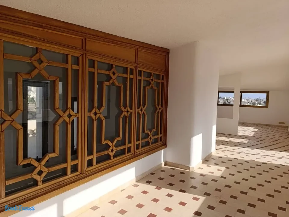Image 5 de l'annonce Grande villa de standing à Menzah 8
