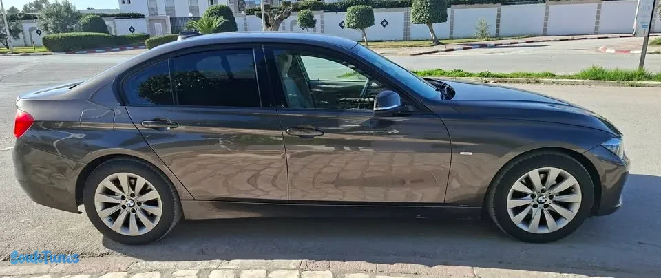 Image 6 de l'annonce BMW 320i 