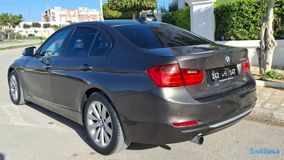 Image 8 de l'annonce BMW 320i 