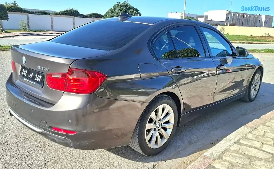 Image 9 de l'annonce BMW 320i 