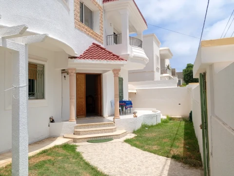 Image principale de l'annonce Une villa avec un étage au cité Riadh 1