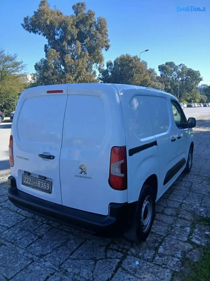 Image 16 de l'annonce Peugeot partner k9 très propre