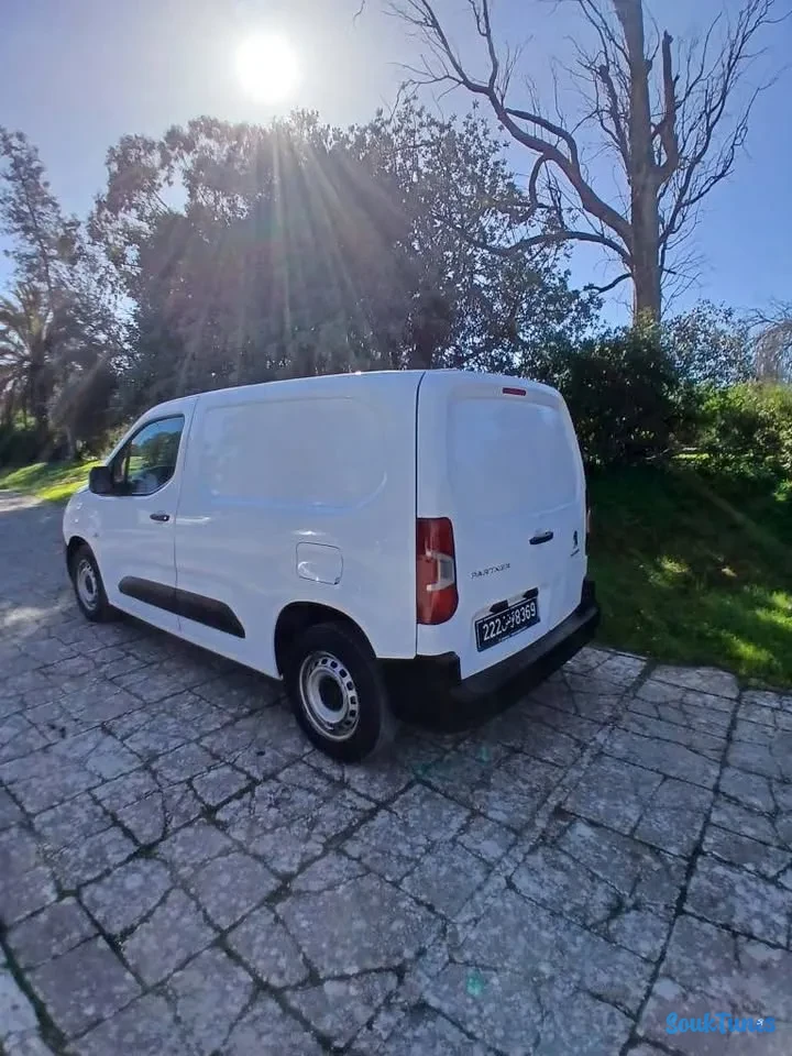 Image 4 de l'annonce Peugeot partner k9 très propre