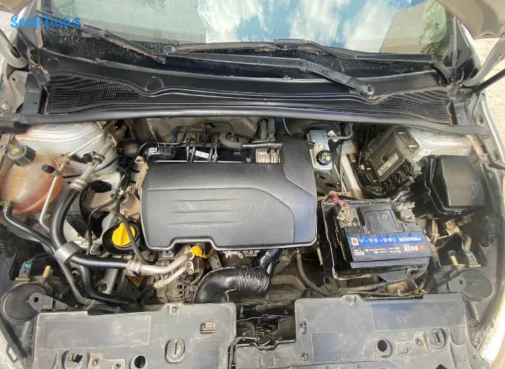Image 5 de l'annonce Renault Clio Dynamique Blanche, 151k km, Tunis