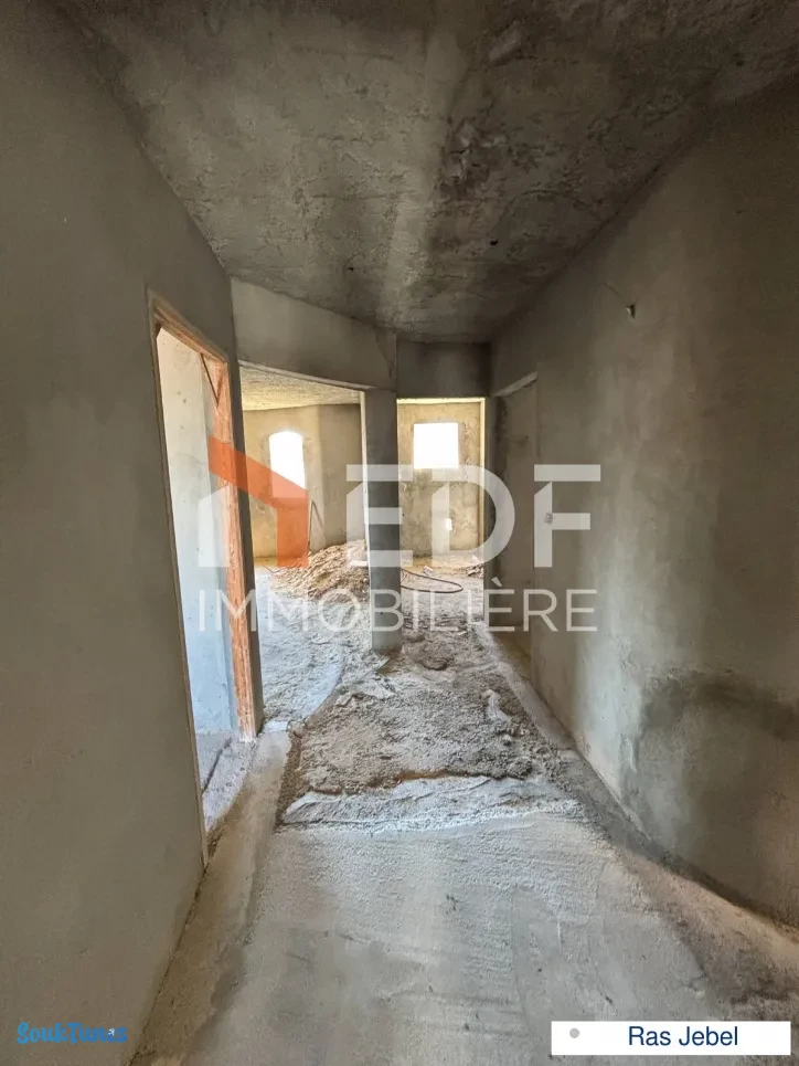 Image 18 de l'annonce À VENDRE – Maison en Triplex à Ras Jebel 