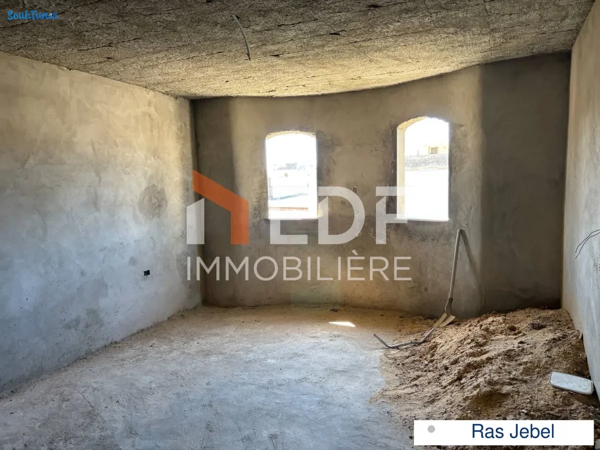 Image 20 de l'annonce À VENDRE – Maison en Triplex à Ras Jebel 