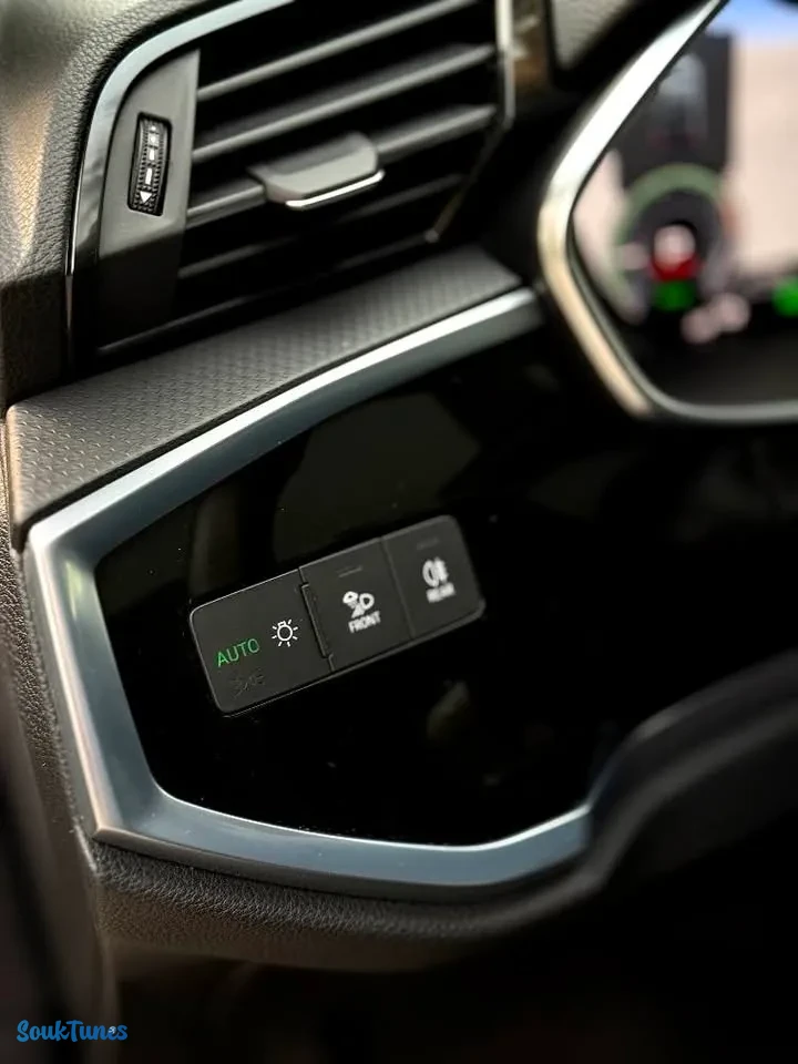 Image 15 de l'annonce Q3 Sportback 1.4 essence hybride 2022 tu261 Gsm