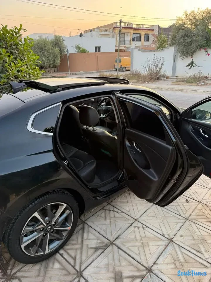 Image 6 de l'annonce Hyundai i30 en NOIR