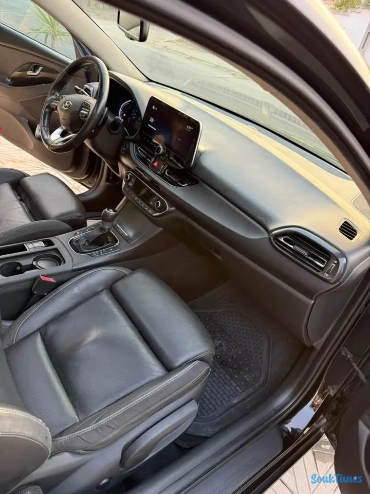 Image 7 de l'annonce Hyundai i30 en NOIR